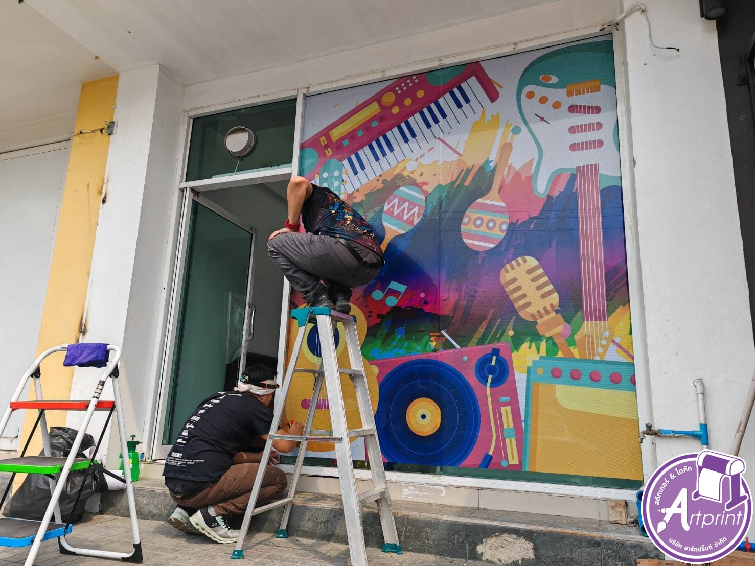 ช่างติดสติ๊กเกอร์ซีทรู