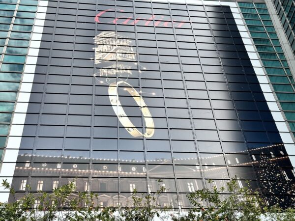 ฟิล์มซีทรู โฆษณาติดตึก